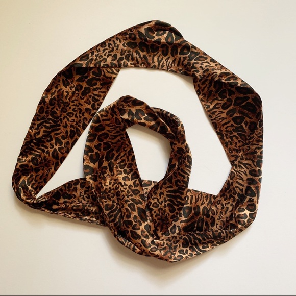 Leopard print silk scarf - Picture 3 of 5